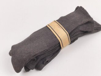 Sechs Paar graue Wollsocken aus der Zeit des 2....