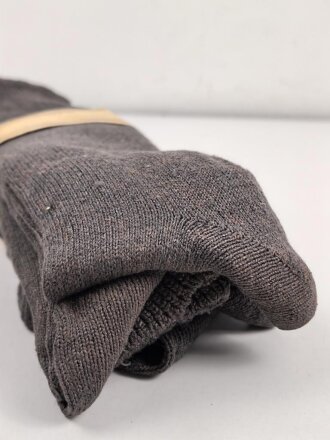 Sechs Paar graue Wollsocken aus der Zeit des 2. Weltkrieg. Ungebraucht, in der originalen Papierbanderole