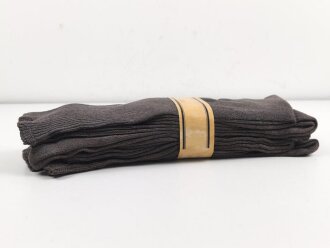 Sechs Paar graue Wollsocken aus der Zeit des 2. Weltkrieg. Ungebraucht, in der originalen Papierbanderole