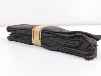 Sechs Paar graue Wollsocken aus der Zeit des 2. Weltkrieg. Ungebraucht, in der originalen Papierbanderole