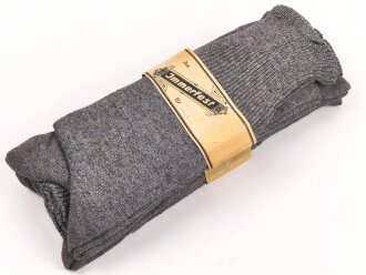 Sechs Paar graue Wollsocken aus der Zeit des 2....