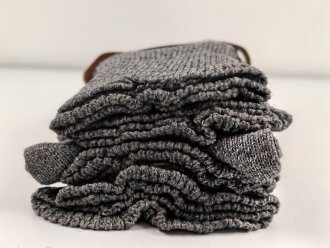 Sechs Paar graue Wollsocken aus der Zeit des 2. Weltkrieg. Ungebraucht, in der originalen Papierbanderole