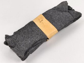 Sechs Paar graue Wollsocken aus der Zeit des 2. Weltkrieg. Ungebraucht, in der originalen Papierbanderole