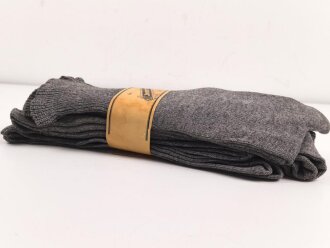 Sechs Paar graue Wollsocken aus der Zeit des 2. Weltkrieg. Ungebraucht, in der originalen Papierbanderole
