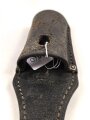 Koppelschuh zum Seitengewehr M84/98 zum K98 der Wehrmacht. Getragenes Stück, datiert 1941