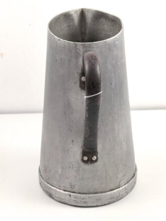 Wehrmacht, Unterkunft Wasserkanne aus Leichtmetall . Gebraucht, datiert 1938