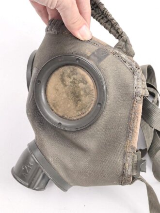 Luftschutz / Werkschutz. Gasmaske Modell 1930,...