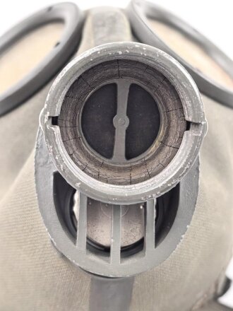 Luftschutz / Werkschutz. Gasmaske Modell 1930, Ausführung als S-Maske für den Luftschutz, datiert 1937. Weich, guter Zustand