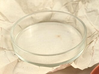 Butterdose Wehrmacht aus oranger Preßmasse. Ungebraucht, mit Glaseinsatz