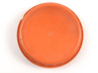 Butterdose Wehrmacht aus oranger Preßmasse. Gebraucht, kleiner Abplatzer am Deckel