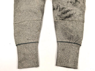 Lange Unterhose aus der Zeit des 2.Weltkrieg. Ungebraucht, aus altem Lagerbestand, angeschmutzt