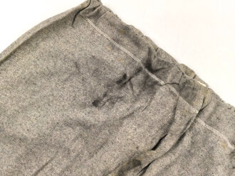 Lange Unterhose aus der Zeit des 2.Weltkrieg. Ungebraucht, aus altem Lagerbestand, angeschmutzt