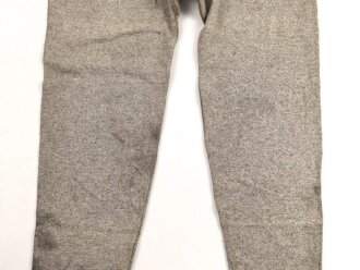 Lange Unterhose aus der Zeit des 2.Weltkrieg. Ungebraucht, aus altem Lagerbestand, angeschmutzt
