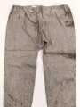Lange Unterhose aus der Zeit des 2.Weltkrieg. Ungebraucht, aus altem Lagerbestand, angeschmutzt