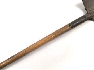 Fahrzeug-  oder Pionierspaten der Wehrmacht. Späte, vereinfachte Ausführung , Hersteller " IDEAL" Spaten. Ungereinigt.