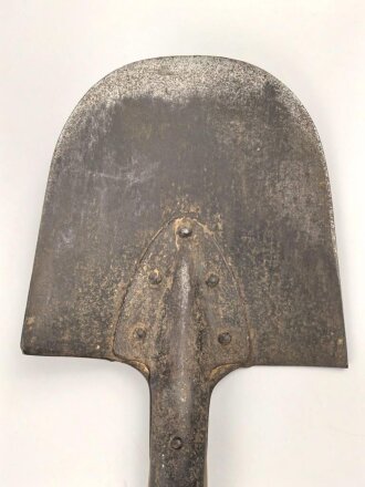 Fahrzeug-  oder Pionierspaten der Wehrmacht. Späte, vereinfachte Ausführung , Hersteller " IDEAL" Spaten. Ungereinigt.