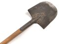 Fahrzeug-  oder Pionierspaten der Wehrmacht. Späte, vereinfachte Ausführung , Hersteller " IDEAL" Spaten. Ungereinigt.