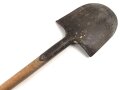 Fahrzeug-  oder Pionierspaten der Wehrmacht. Späte, vereinfachte Ausführung , Hersteller " IDEAL" Spaten. Ungereinigt.