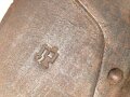 Fahrzeug-  oder Pionierspaten der Wehrmacht. Vorkriegsausführung, so allerdings auch während des gesamten Krieges weiter produziert. Hersteller IDEAL Spaten. Ungereinigt.