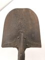 Fahrzeug-  oder Pionierspaten der Wehrmacht. Vorkriegsausführung, so allerdings auch während des gesamten Krieges weiter produziert. Hersteller IDEAL Spaten. Ungereinigt.