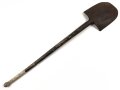 Fahrzeug-  oder Pionierspaten der Wehrmacht. Vorkriegsausführung, so allerdings auch während des gesamten Krieges weiter produziert. Hersteller IDEAL Spaten. Ungereinigt.