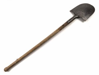 Fahrzeug-  oder Pionierspaten der Wehrmacht. Vorkriegsausführung, so allerdings auch während des gesamten Krieges weiter produziert. Hersteller IDEAL Spaten 1941. Ungereinigt., alt repariert