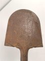 Fahrzeug-  oder Pionierspaten der Wehrmacht. Vorkriegsausführung, so allerdings auch während des gesamten Krieges weiter produziert. Ungereinigt.