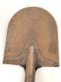 Fahrzeug-  oder Pionierspaten der Wehrmacht. Vorkriegsausführung, so allerdings auch während des gesamten Krieges weiter produziert. Ungereinigt.