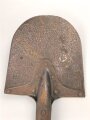 Fahrzeug-  oder Pionierspaten der Wehrmacht. Vorkriegsausführung, so allerdings auch während des gesamten Krieges weiter produziert. Ungereinigt, datiert 1938