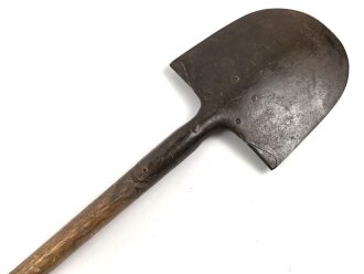 Fahrzeug-  oder Pionierspaten der Wehrmacht. Vorkriegsausführung, so allerdings auch während des gesamten Krieges weiter produziert. Das Blatt gereinigt und klar lackiert