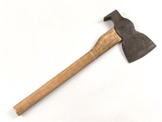 Klauenbeil Wehrmacht, Hersteller aus Solingen, feldgrauer Originallack, der Stiel meiner Ansicht nach neuzeitlich ergänzt