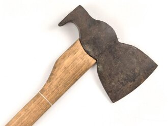 Klauenbeil Wehrmacht, Hersteller aus Solingen, feldgrauer Originallack, der Stiel meiner Ansicht nach neuzeitlich ergänzt