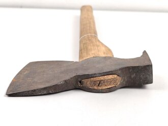 Klauenbeil Wehrmacht, Hersteller aus Solingen, feldgrauer Originallack, der Stiel meiner Ansicht nach neuzeitlich ergänzt