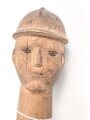 1.Weltkrieg Frankreichfeldzug,  handgeschnitzter Erinnerungsstock eine umlaufende Schlage auf einen franzosischen Soldatenkopf mit Adrianhelm zukriechend. Gesamtlänge 89cm