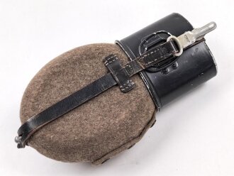 Feldflasche Wehrmacht in gutem Zustand. bis auf den RZM markierten Korpus "W.A.L.38" gestempelt