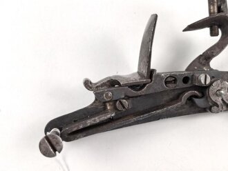Preußen, Teil einer Steinschlosspistole , wohl Modell 1789. Herstellersignatur „POTZDAMMAGAZ".