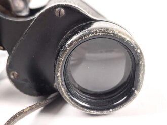 Fernglas, Doppelfernrohr 6 x 30 Wehrmacht. Hersteller E.Leitz Wetzlar. Klare Durchsicht, Strichplatte deutlich. Die Anknöpflasche von 1939.