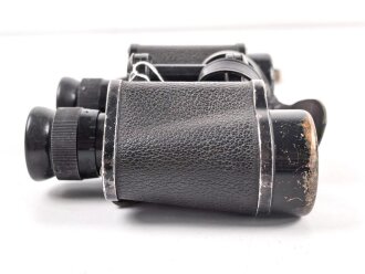 Fernglas, Doppelfernrohr 6 x 30 Wehrmacht. Hersteller E.Leitz Wetzlar. Klare Durchsicht, Strichplatte deutlich. Die Anknöpflasche von 1939.