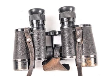 Fernglas, Doppelfernrohr 6 x 30 Wehrmacht. Hersteller E.Leitz Wetzlar. Klare Durchsicht, Strichplatte deutlich. Die Anknöpflasche von 1939.