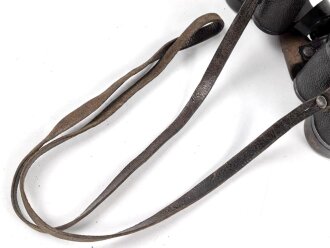 Fernglas, Doppelfernrohr 6 x 30 Wehrmacht. Hersteller E.Leitz Wetzlar. Klare Durchsicht, Strichplatte deutlich. Die Anknöpflasche von 1939.