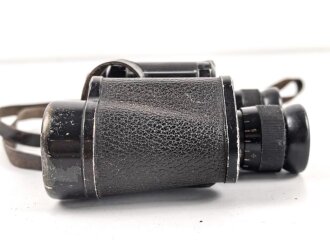 Fernglas, Doppelfernrohr 6 x 30 Wehrmacht. Hersteller E.Leitz Wetzlar. Klare Durchsicht, Strichplatte deutlich. Die Anknöpflasche von 1939.