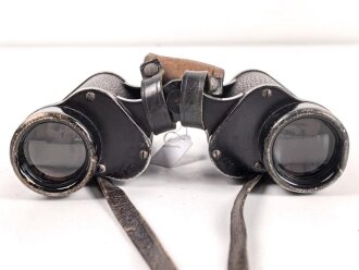 Fernglas, Doppelfernrohr 6 x 30 Wehrmacht. Hersteller E.Leitz Wetzlar. Klare Durchsicht, Strichplatte deutlich. Die Anknöpflasche von 1939.
