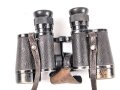 Fernglas, Doppelfernrohr 6 x 30 Wehrmacht. Hersteller E.Leitz Wetzlar. Klare Durchsicht, Strichplatte deutlich. Die Anknöpflasche von 1939.