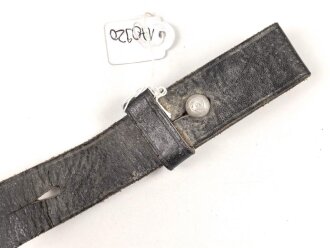 Gehänge für eine Blankwaffe. Ungereinigtes Kammerstück , schwarzes Leder, datiert 1936