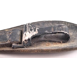 Gehänge für eine Blankwaffe. Ungereinigtes Kammerstück , schwarzes Leder, datiert 1936