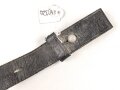Gehänge für eine Blankwaffe. Ungereinigtes Kammerstück , schwarzes Leder, datiert 1936
