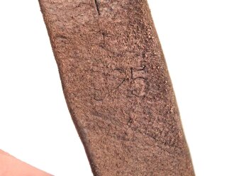 Gehänge für eine Blankwaffe. Ungereinigtes Kammerstück , braunes Leder, Metallteil defekt