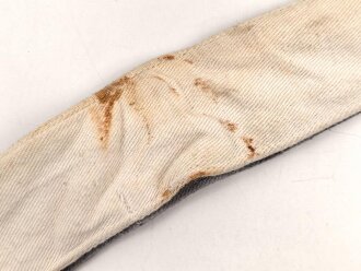 Kragenbinde für Feldblusen der Luftwaffe, Gemessen vom jeweils äusseren Ende Knopfloch 48cm
