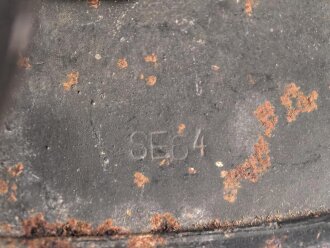 Heer, Stahlhelm Modell 1940. In allen Teilen zusammengehöriges Stück, ungereinigt. Das Hakenkreuz zu 99% erhalten.