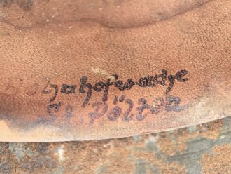 Heer, Stahlhelm Modell 1940. In allen Teilen zusammengehöriges Stück, ungereinigt. Das Hakenkreuz zu 99% erhalten.